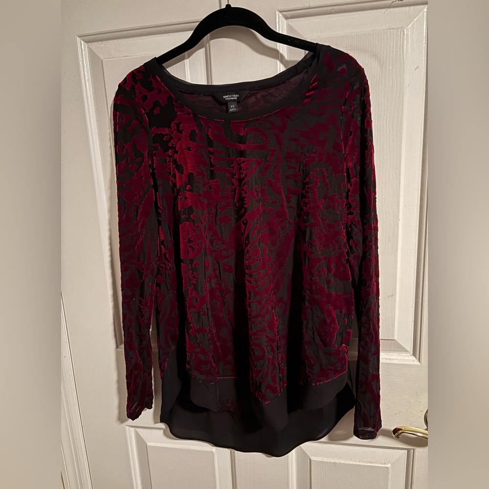 Vera Wang Red & Black Long Sleeve Top